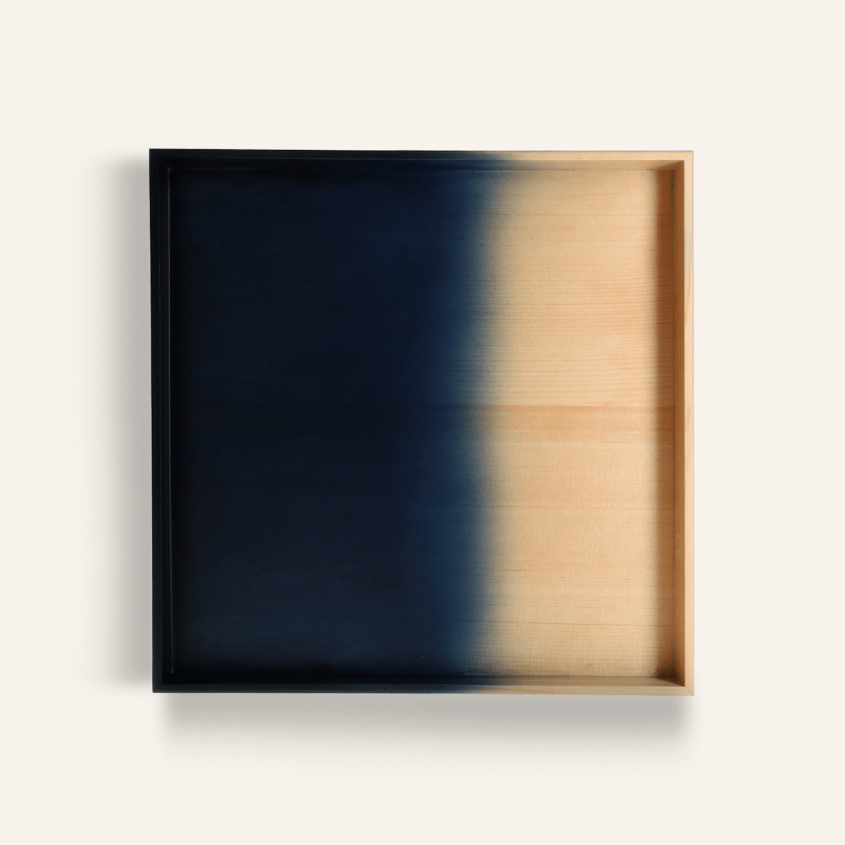 Plateau carré en bois de cyprès japonais Hinoki teint à l'indigo
