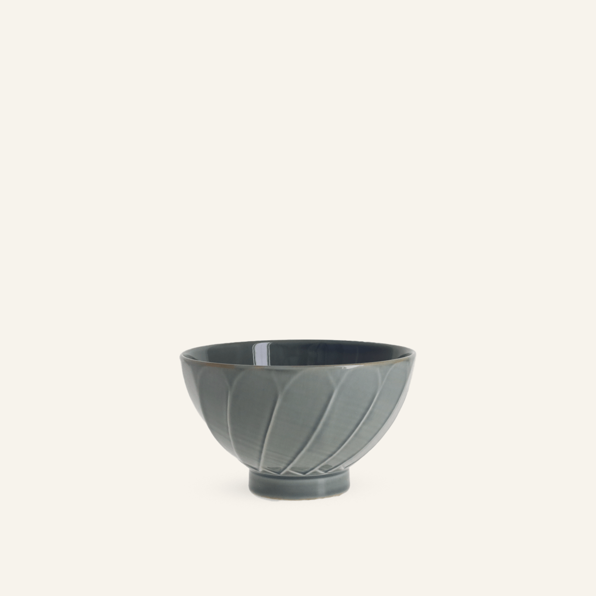 Hasamiyaki porcelain "choukokumon" carved gray rice bowl