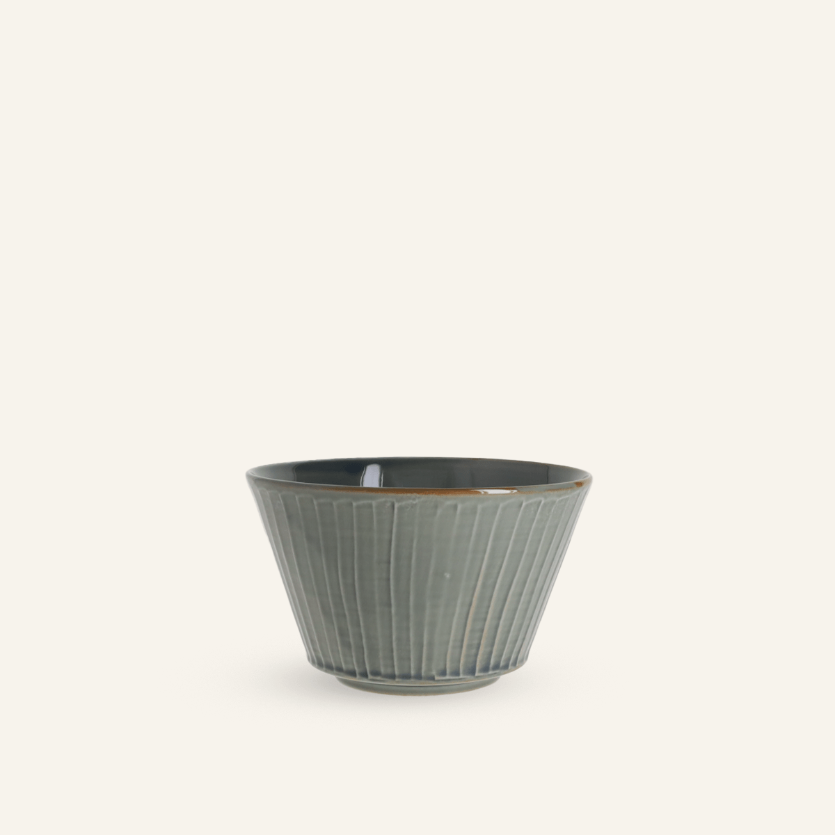 Gray striped bowl in Hasamiyaki porcelain "choukokumon"