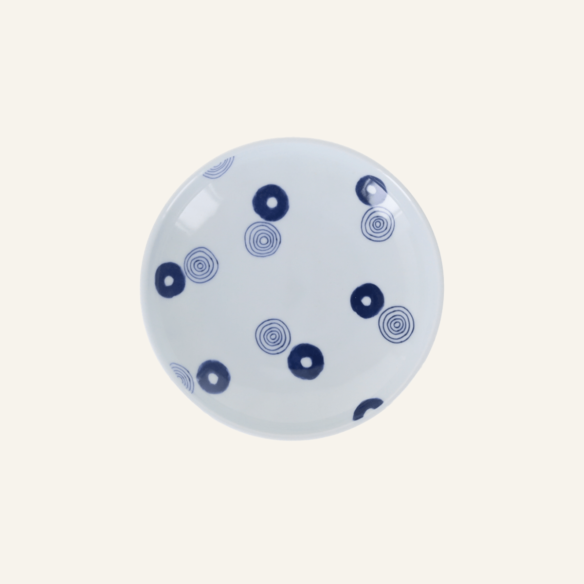 Small Hasamiyaki porcelain plate "uzumarumon"