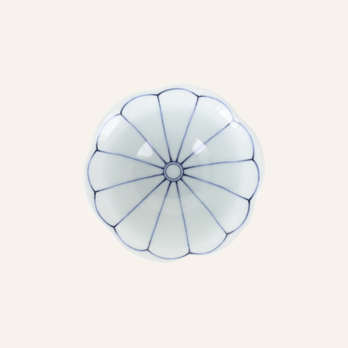 Coupelle en porcelaine Hasamiyaki "kikuiwari"