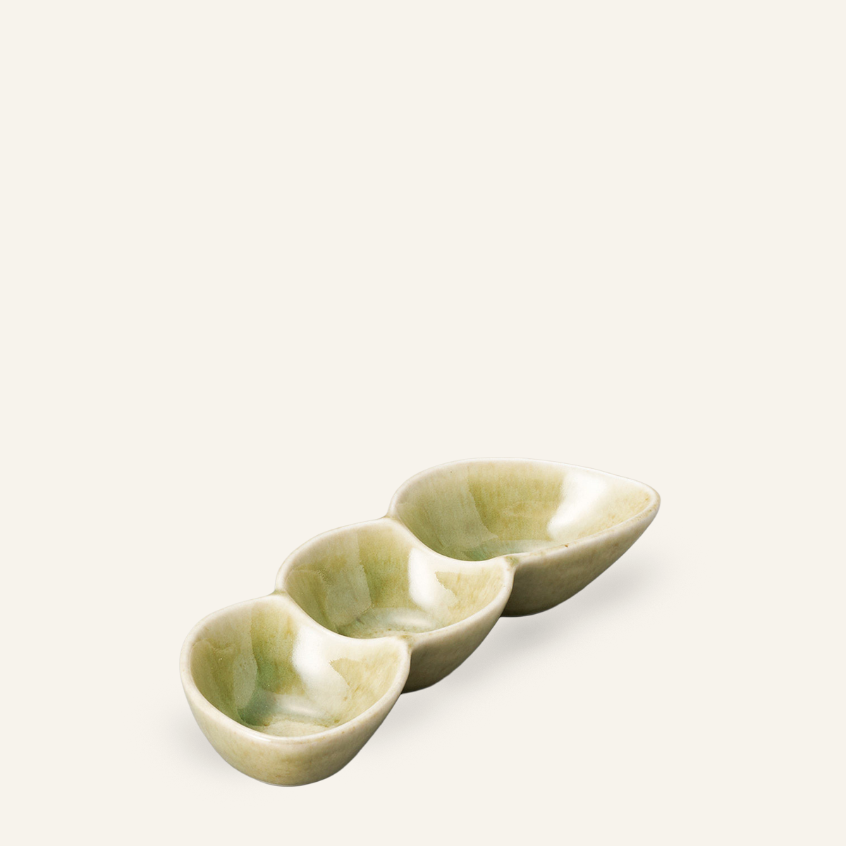Three small fine earthenware Minoyaki "kemushi" bowls