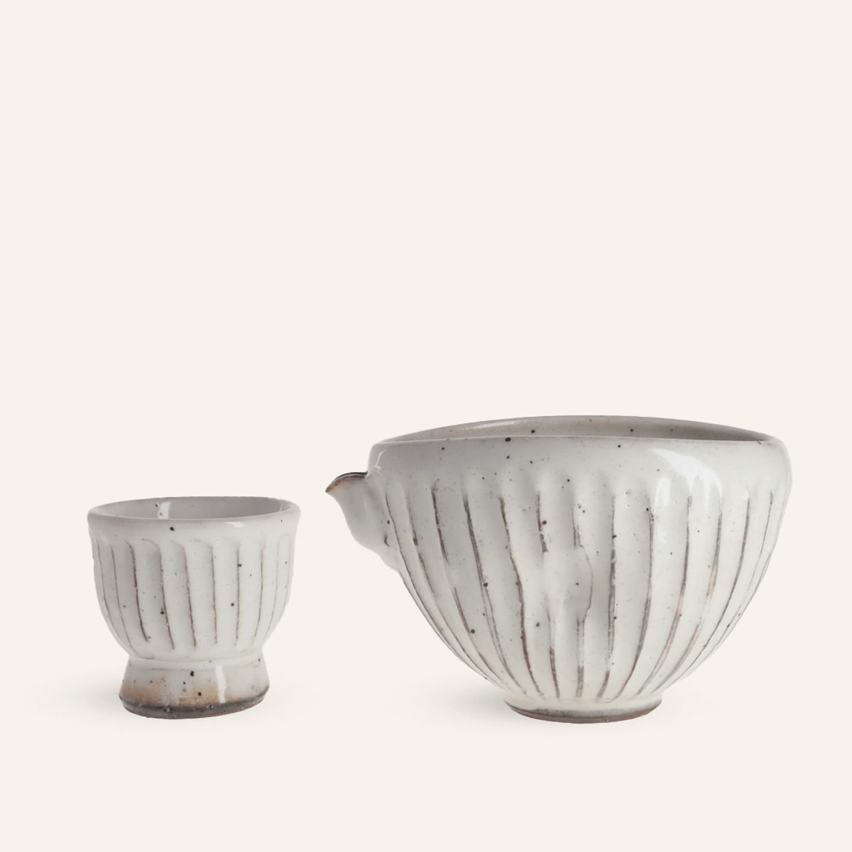 Minoyaki "konabiki" ceramic sake carafe