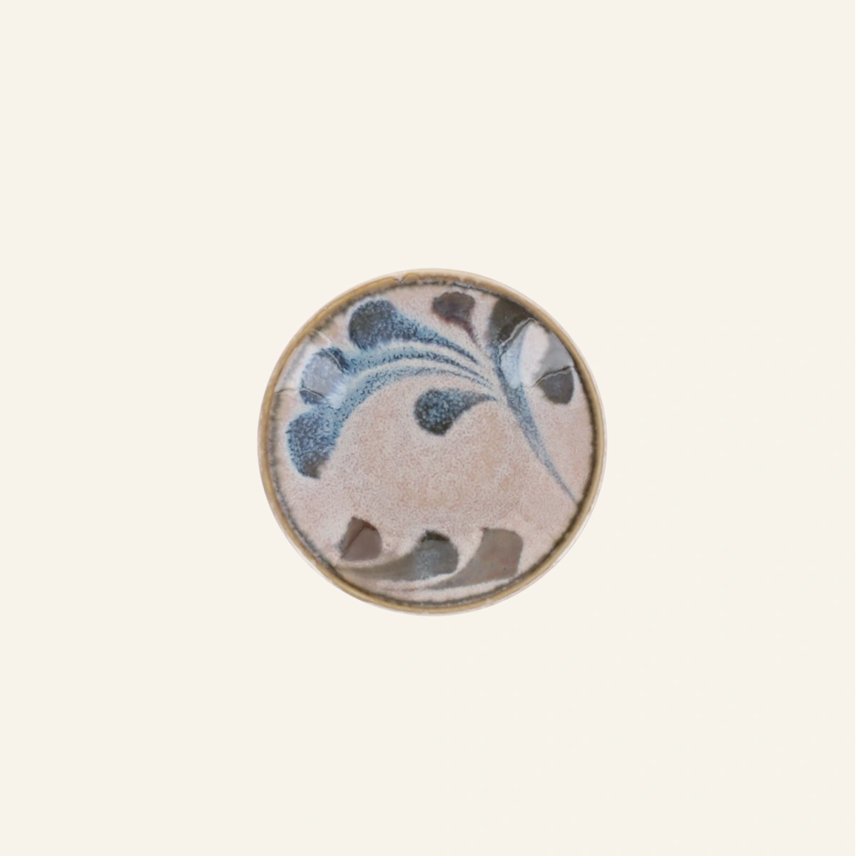 Petite assiette en porcelaine Minoyaki "Karakusa", teintes inspirées d'Okinawa