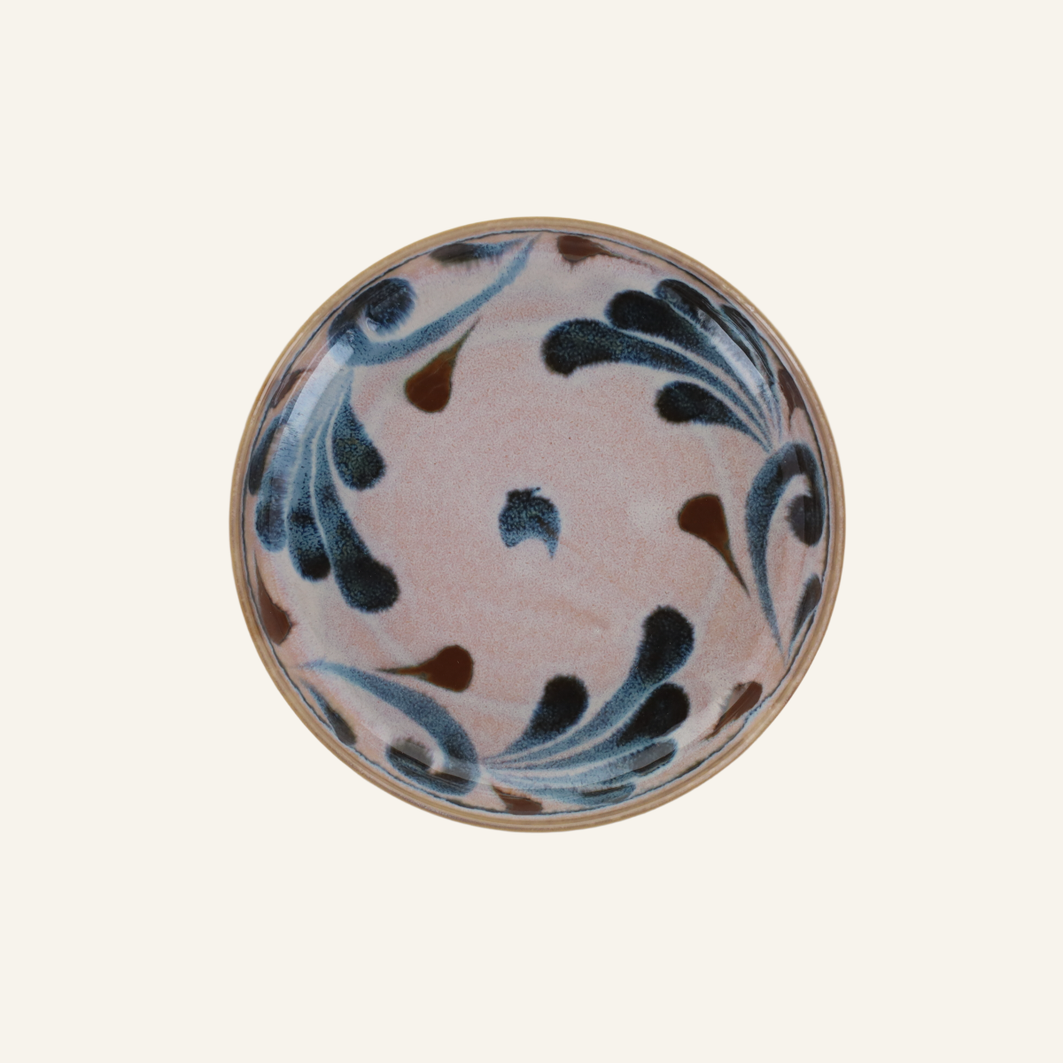 Assiette à pâtes en porcelaine Minoyaki "Karakusa", teintes inspirées d'Okinawa