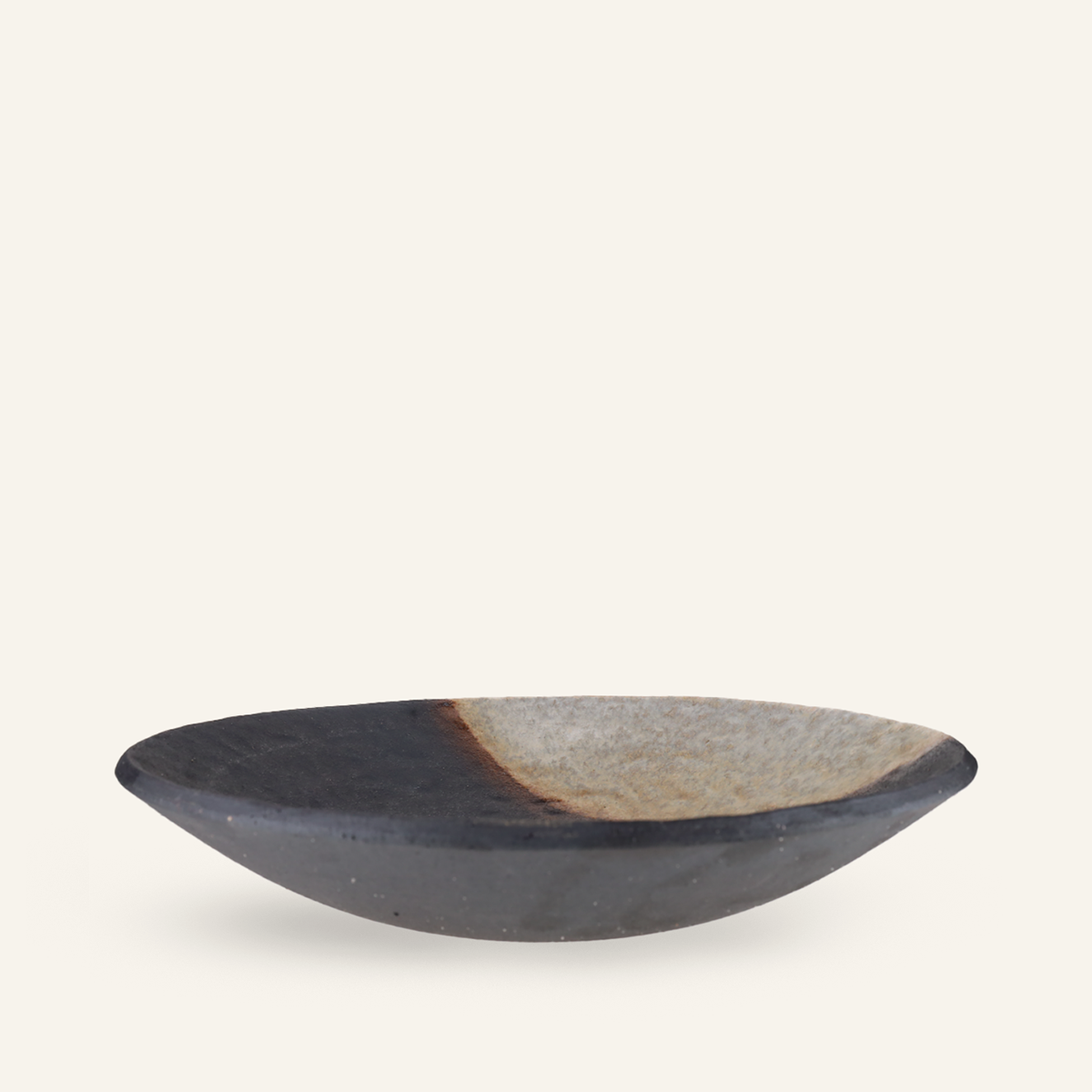 Large black ceramic Shigarakiyaki "taiyou" dish