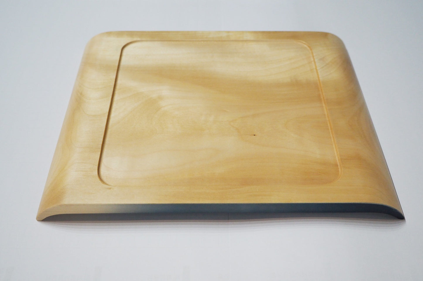 Assiette rectangulaire en bois de marronier du Japon Tochi teint à l'indigo