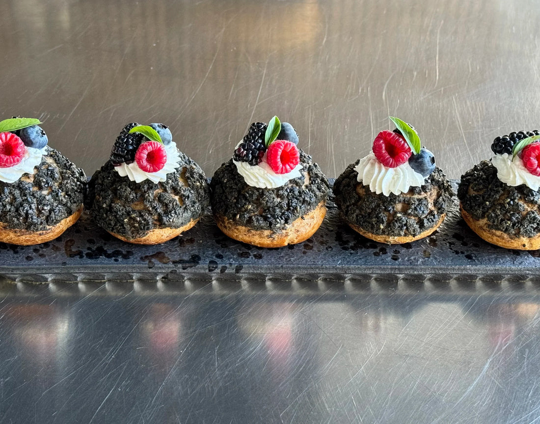 Choux au sésame noir