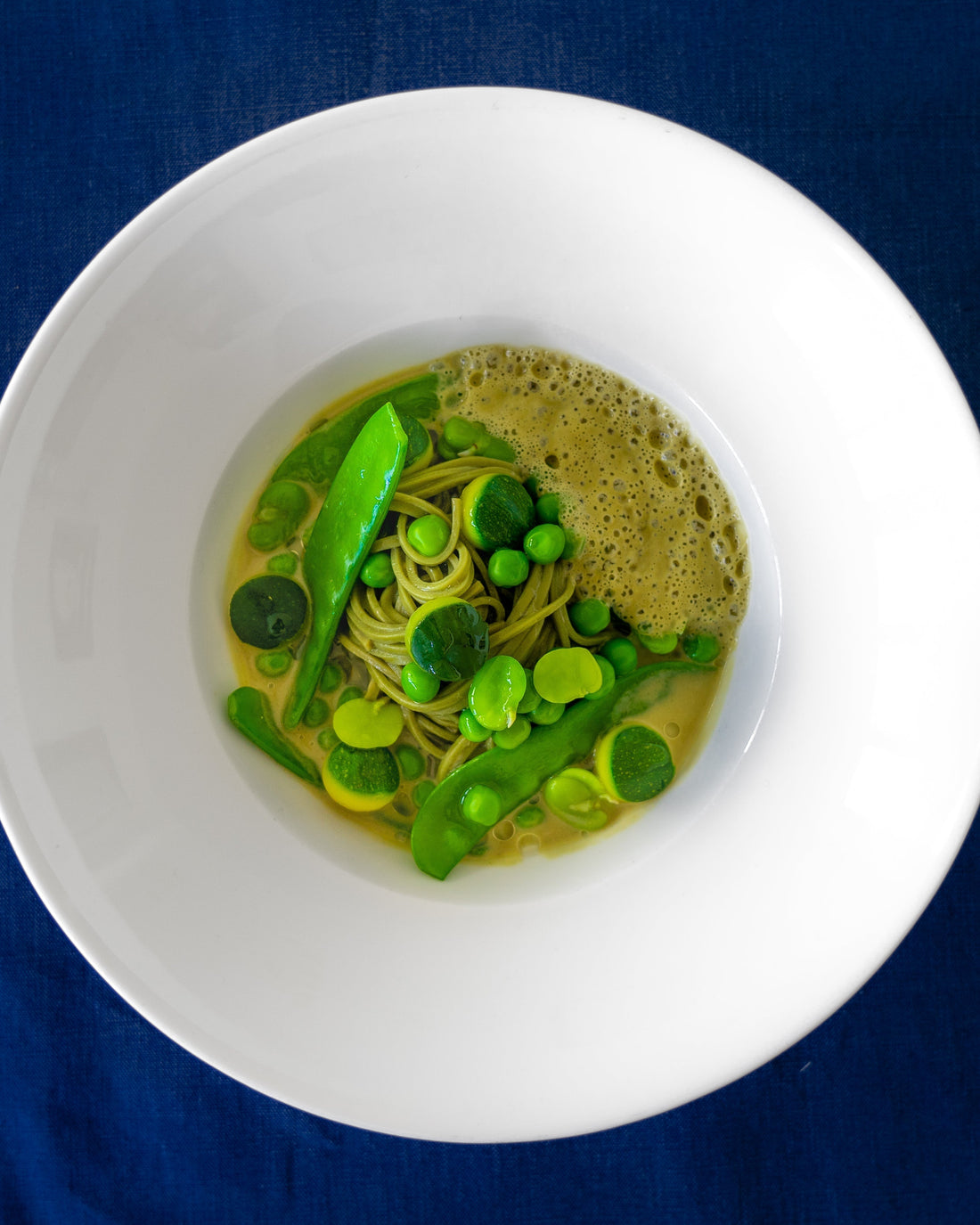 Chasoba au curry vert et légumes de printemps