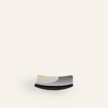Kusunoki "hakuchirashi" camphor wood chopstick rest