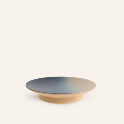 Assiette ronde en bois de marronier du Japon tochi teint à l'indigo