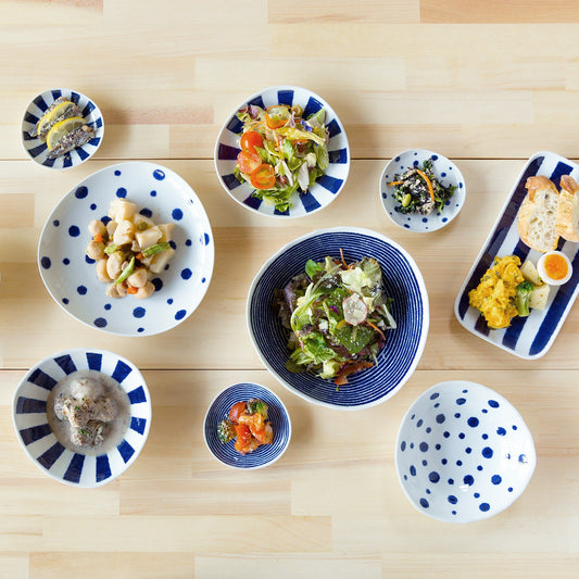Assiette évasée en porcelaine Hasamiyaki "Indigo Komasuji"