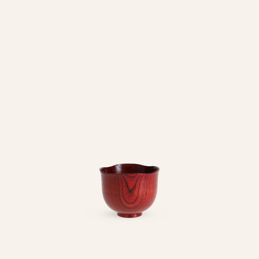 Tasse à saké en bois de zelkova japonais laqué