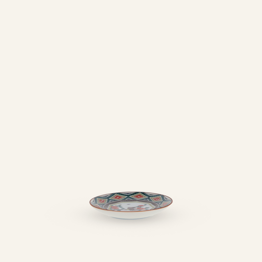 Small Kutaniyaki porcelain plate "Iroekyukakukachoumon"