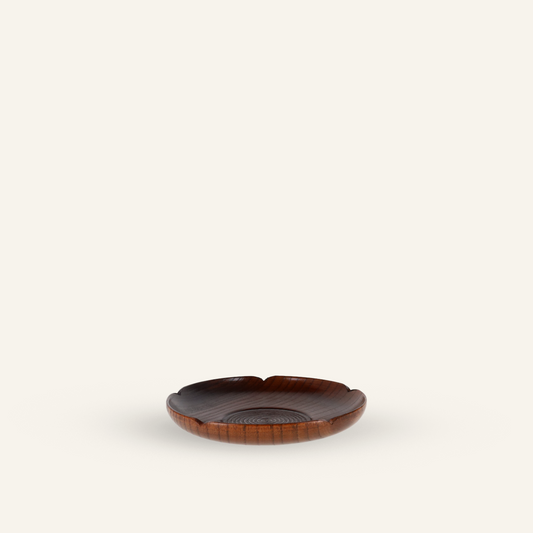 Sous-tasse à thé laquée en bois de lithocarpus glaber "Umegata sensuji"