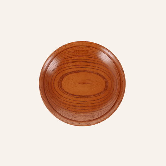 Lacquered plate made of lithocarpus glaber wood