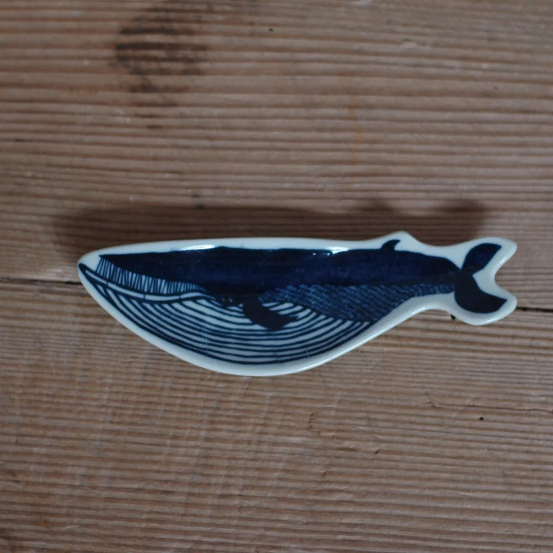 Assiette longue en porcelaine "Baleine bleue"