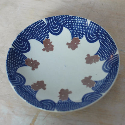 Assiette ronde en porcelaine motifs "Coqs"