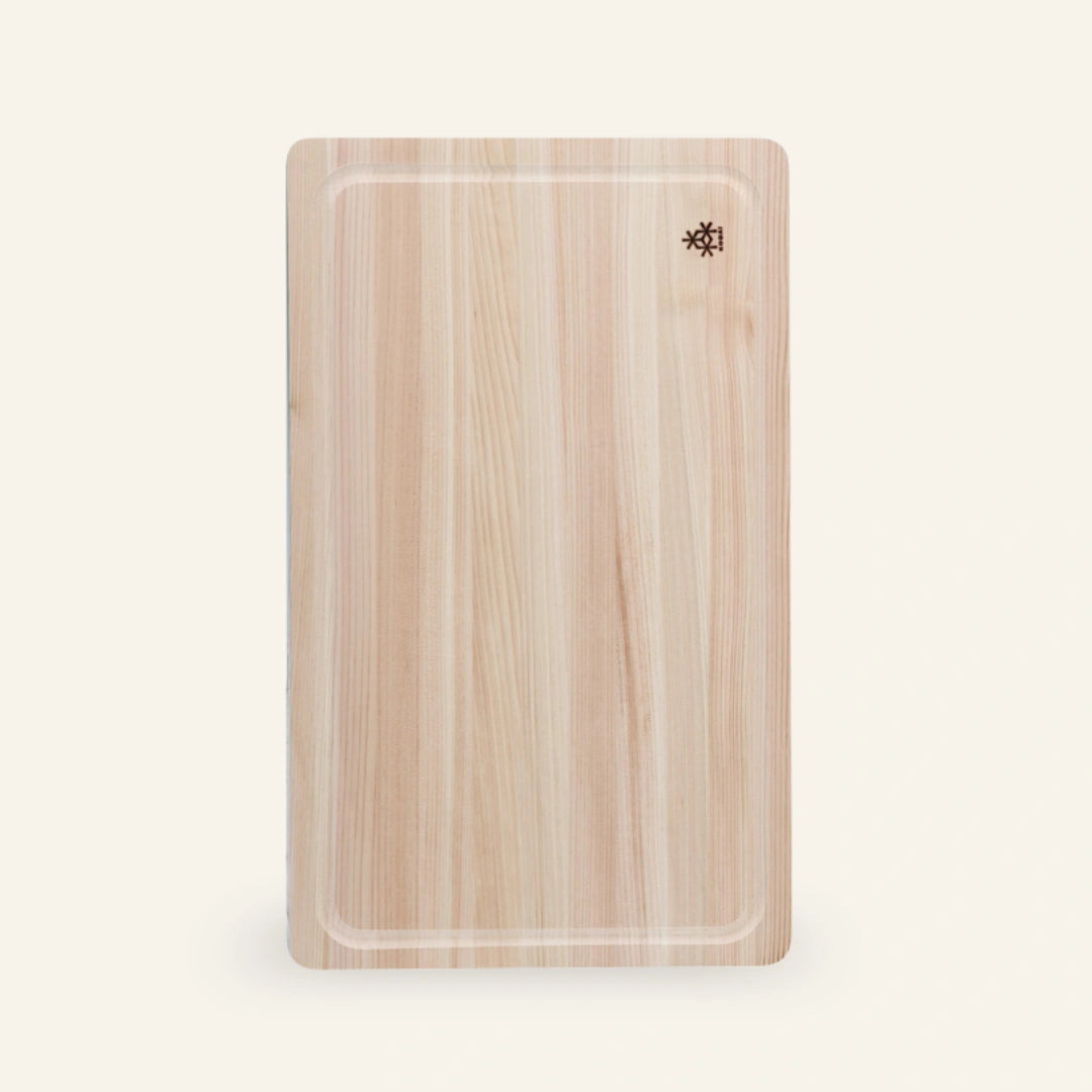 Planche à découper en bois hinoki avec rigole