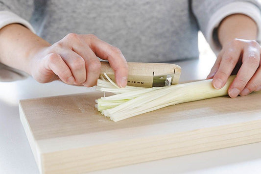 Rape a ciboule en bois