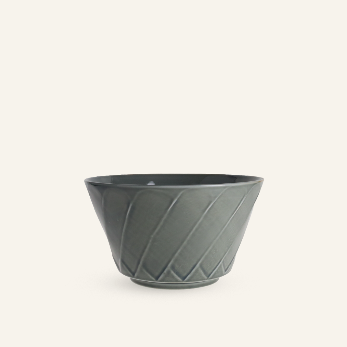 Large gray carved bowl in Hasamiyaki porcelain "choukokumon"