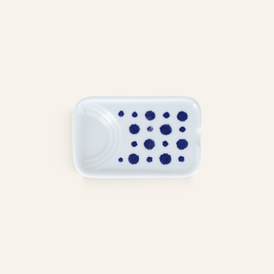 Small rectangular Hasamiyaki porcelain plate "Indigo Mizutama"