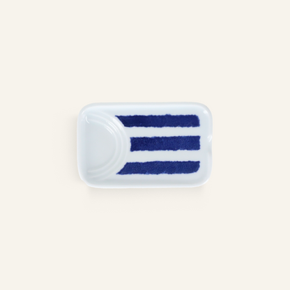 Small rectangular Hasamiyaki porcelain plate "Indigo Tokusa"