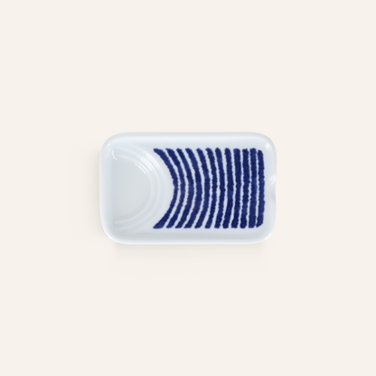 Small rectangular Hasamiyaki porcelain plate "Indigo Komasuji"