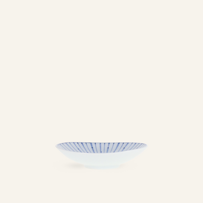 Small oval Hasamiyaki porcelain plate "Tokusaran"