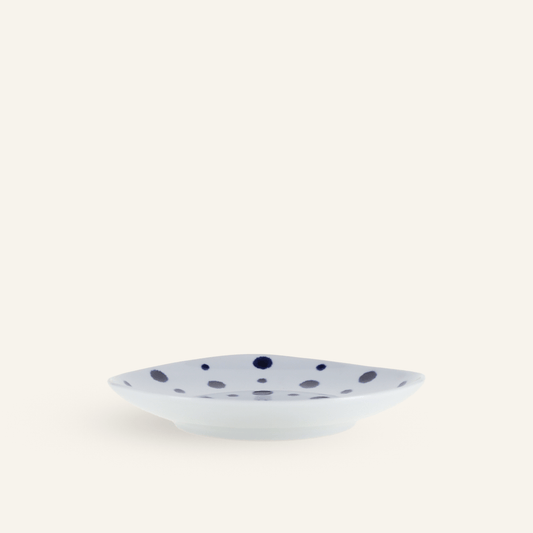 Hasamiyaki porcelain flared plate "Indigo Mizutama"