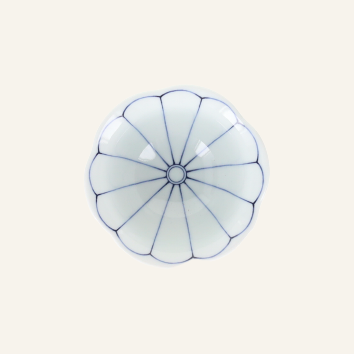 Hasamiyaki "kikuiwari" porcelain bowl