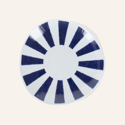 Assiette évasée en porcelaine Hasamiyaki "Indigo Tokusa"