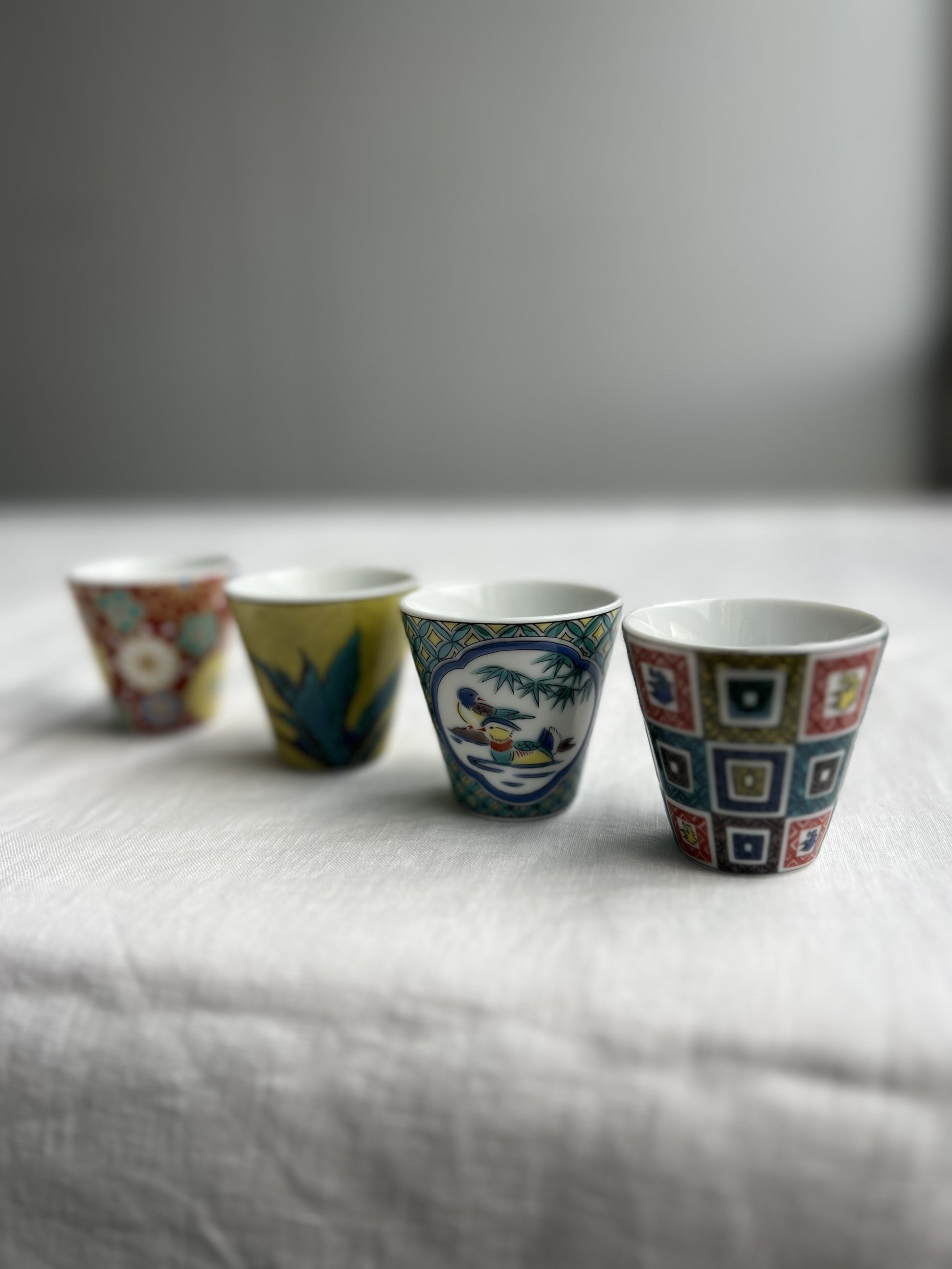 Verre à saké en porcelaine Kutaniyaki "Ishidatami"