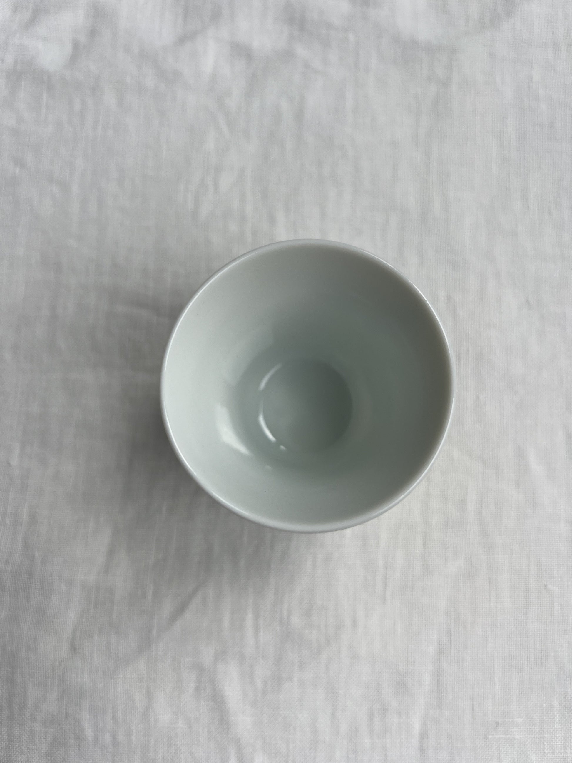 Verre à saké en porcelaine Kutaniyaki "Omoto"