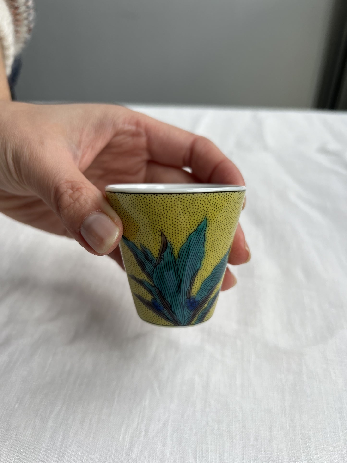 Verre à saké en porcelaine Kutaniyaki "Omoto"