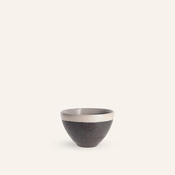 Minoyaki "kuroyuki" ceramic white rimmed bowl