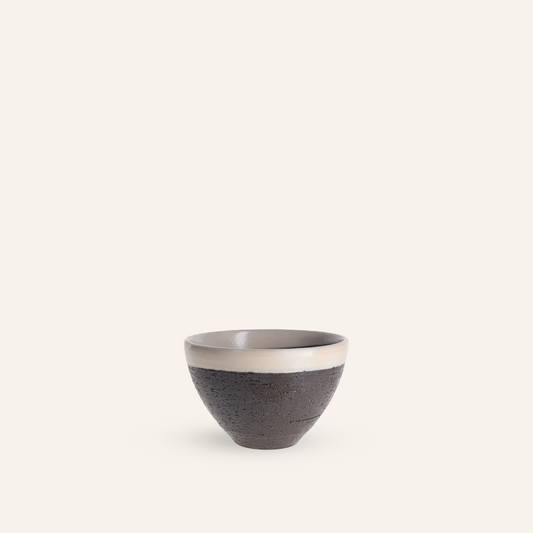 Minoyaki "kuroyuki" ceramic white rimmed bowl