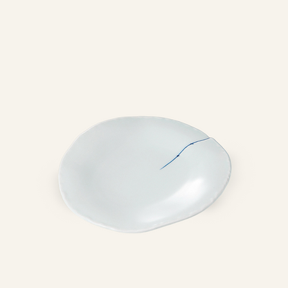 Petite assiette découpée en porcelaine Minoyaki "Hirari"