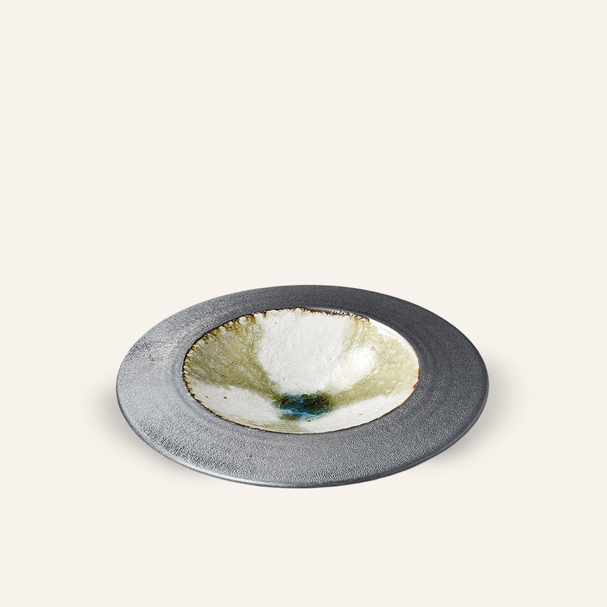 Assiette à rebord plat faïence fine Minoyaki "rimu"