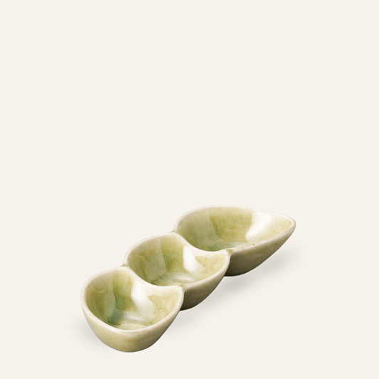 Three small fine earthenware Minoyaki "kemushi" bowls