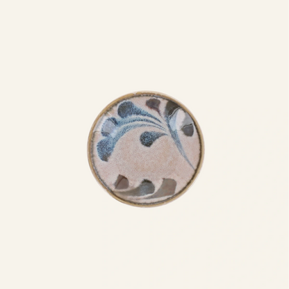 Petite assiette en porcelaine Minoyaki "Karakusa", teintes inspirées d'Okinawa
