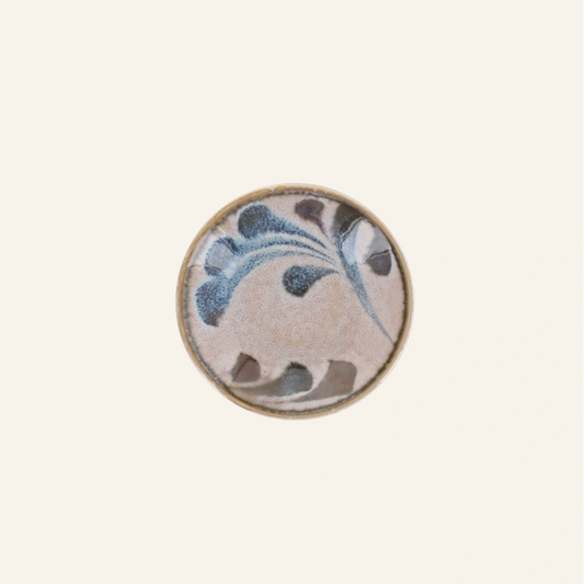 Petite assiette en porcelaine Minoyaki "Karakusa", teintes inspirées d'Okinawa