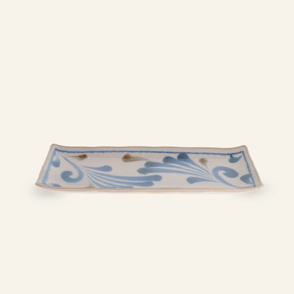 Assiette rectangulaire en porcelaine Minoyaki "Karakusa",  teintes inspirées d'Okinawa