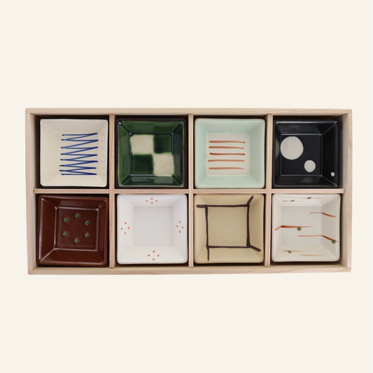 Coffret de 8 petites coupelles en porcelaine