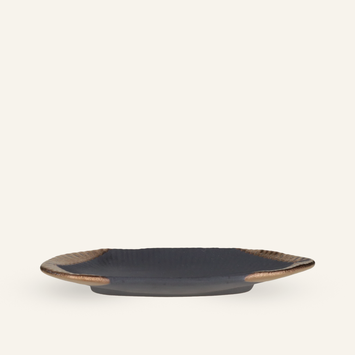 Assiette en forme de feuille faïence fine Minoyaki "ibushi"