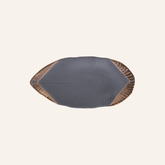 Minoyaki "ibushi" fine earthenware leaf-shaped plate