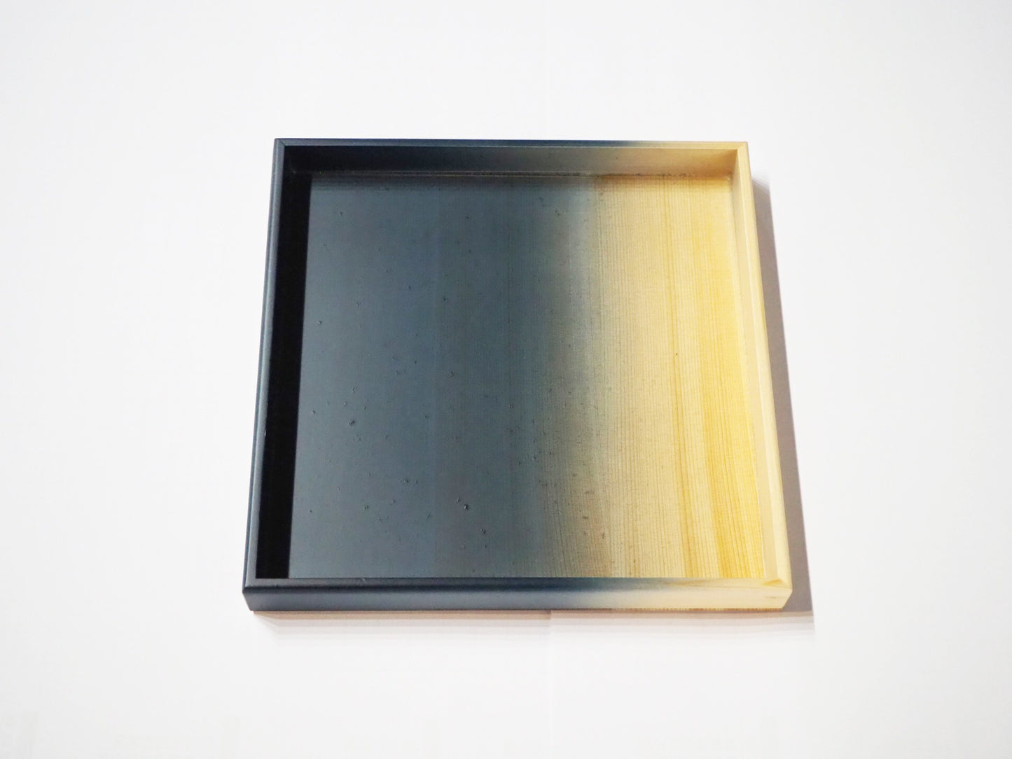 Petite assiette carrée en bois de cyprès japonais Hinoki teint à l'indigo