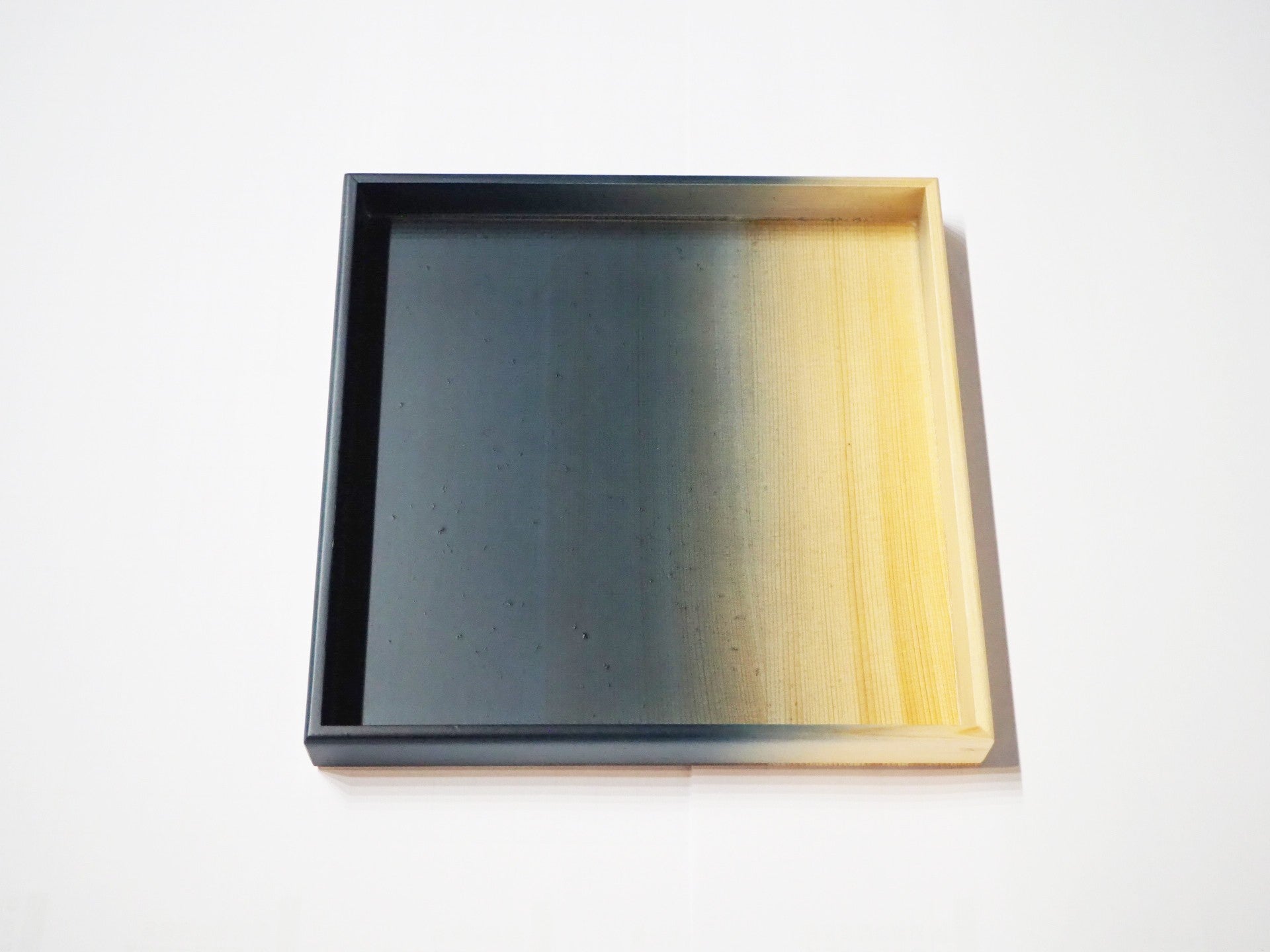 Petite assiette carrée en bois de cyprès japonais Hinoki teint à l'indigo