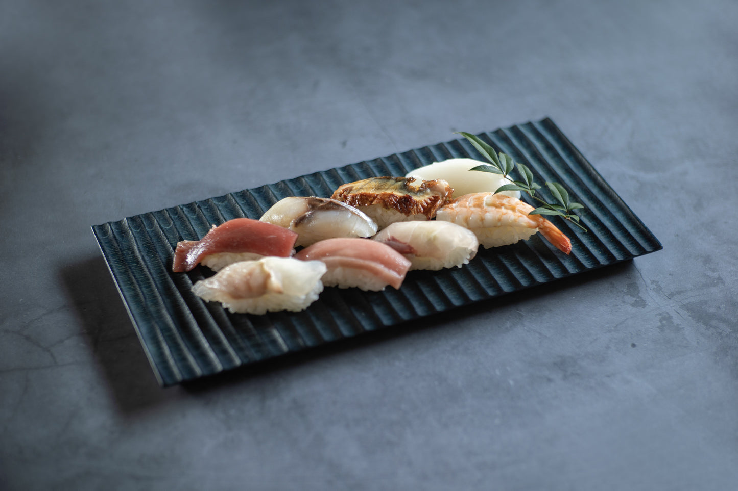 Plat chêne strié teint à l'indigo M