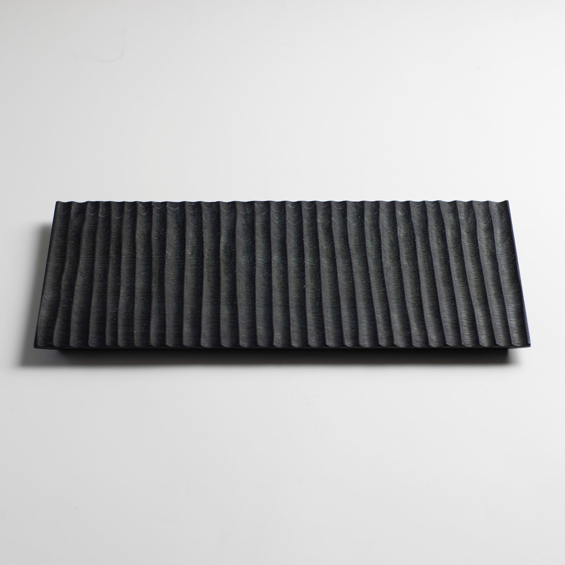 Plat chêne strié teint à l'indigo M